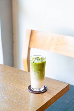 Sütlü buzlu matcha yeşil çay