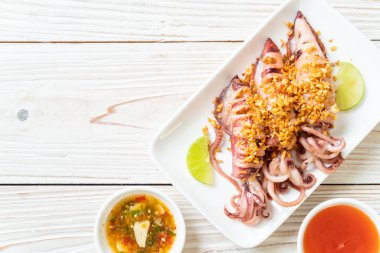 sarımsaklı kızarmış kalamar