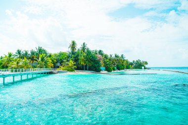Plaj ile güzel tropikal Maldivler tatil oteli ve ada