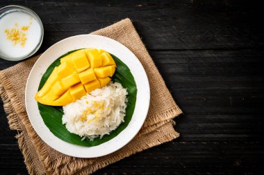 yapışkan pirinç ile mango