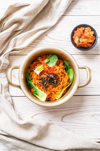 sebze ve kimchi Koreli anlık erişte