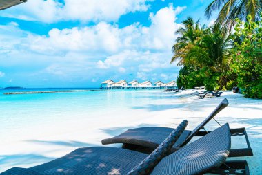tropikal Maldivler Resort otel Adası ve deniz ile plaj sandalyesi 