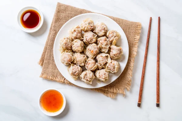 Pork dumplings with sauce — Stock Photo, Image