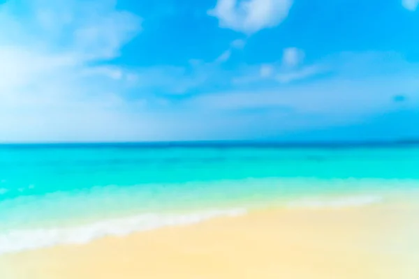 Abstrakte verschwimmen schönen tropischen Strand Meer und blauer Himmel für den Rücken — Stockfoto