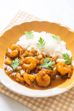 Pirinç Köri soslu karides