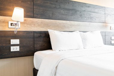 Beyaz rahat yastıklar 