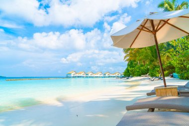 tropikal Maldivler Resort otel Adası ve deniz ile plaj sandalyesi 
