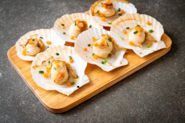 tereyağı ile ızgara tarak shell