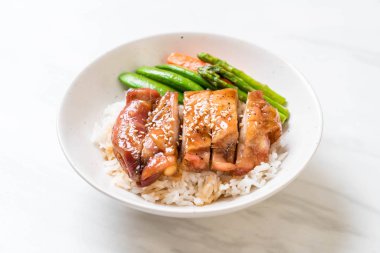 Teriyaki tavuk pilav kasesi