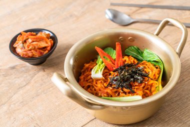 sebze ve kimchi Koreli anlık erişte