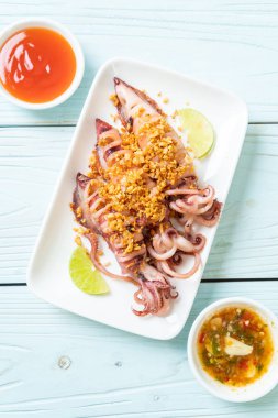 sarımsaklı kızarmış kalamar