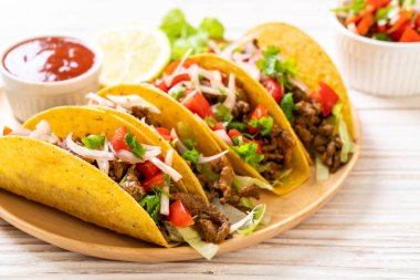et ve sebze ile tacos 