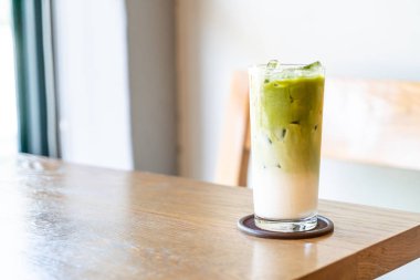 Sütlü buzlu matcha yeşil çay