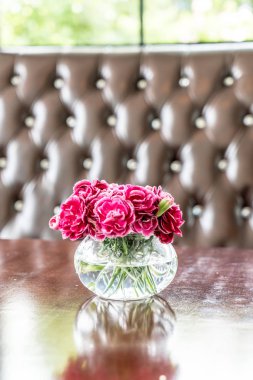 masada vazo güzel buket çiçek