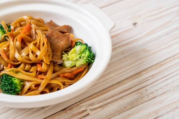 stir-fried noodles with pork and vegetable
