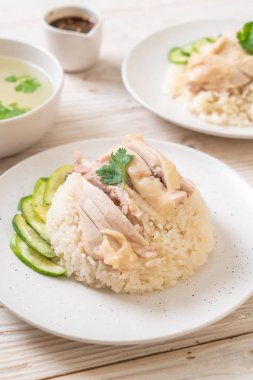 Hainanese tavuklu pilav ya da haşlanmış tavuklu pilav