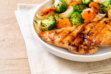 çukurunu tavuk göğsü biftek sebze ile