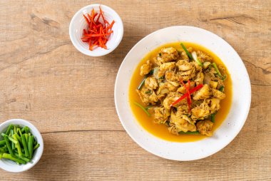 köri tozu ile kızartılmış Yengeç