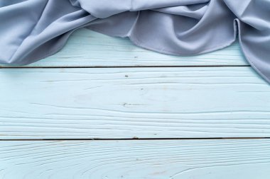 mutfak bezi (peçete) mavi ahşap zemin üzerine