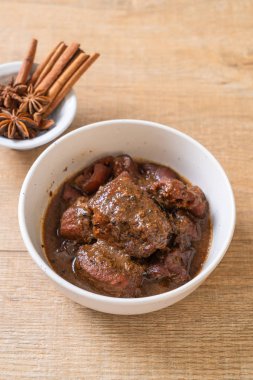 herb ile domuz eti güveç