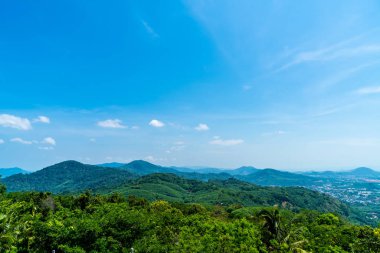 Phuket şehir manzarası ile deniz plaj 