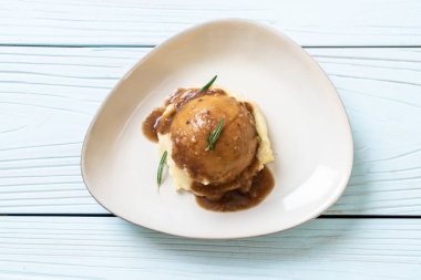 sos soslu patates püresi