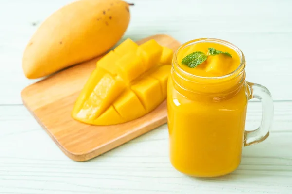 Smoothies mango świeże — Zdjęcie stockowe