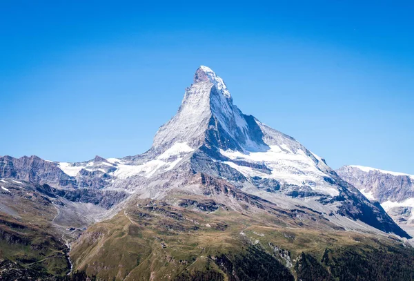 Views of the Matterhorn peak in Zermatt, Switzerland. — Stock Photo, Image