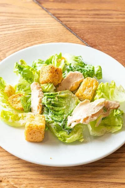 Caesar salad with chicken — Stock Photo, Image