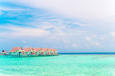 Plaj ile güzel tropikal Maldivler tatil oteli ve ada