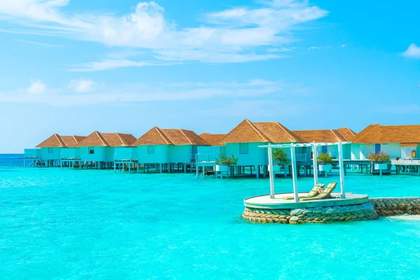 Tropical Maldives Resort Hotel en eiland met strand en zee voor — Stockfoto