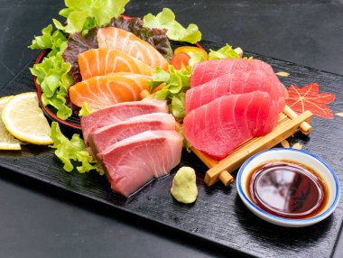 Taze somon, Tuna ve Hamaji RAW sashimi 