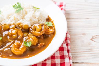 Pirinç Köri soslu karides