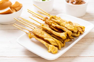 Domuz Satay-ızgara domuz fıstığı sosu veya tatlı ile servis ve 