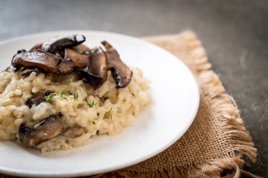 Risotto mantar ve peynir ile