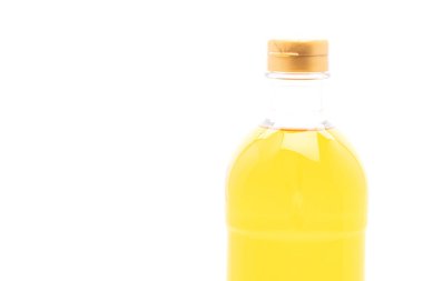 beyaz zemin üzerinde petrol şişe