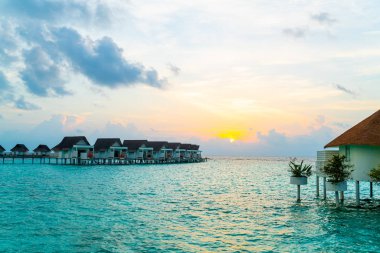 Plaj ile güzel tropikal Maldivler tatil oteli ve ada