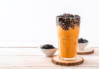 Balonlar ile Tay süt çayı