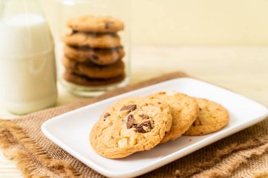 Çikolata parçacıklı kurabiye. 