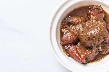 herb ile domuz eti güveç