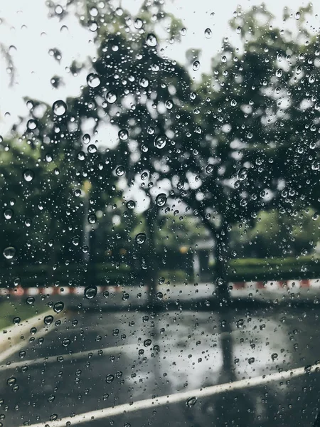 Gotas de lluvia en cristales de ventana — Foto de Stock