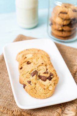 Çikolata parçacıklı kurabiye. 