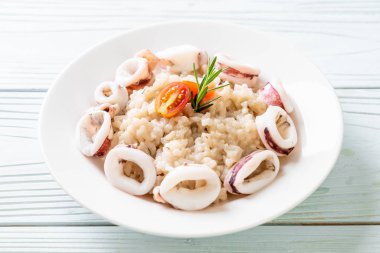 Kalamarlar veya ahtapot risotto