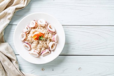 Kalamarlar veya ahtapot risotto