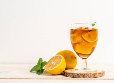 Buz limon çay bardak