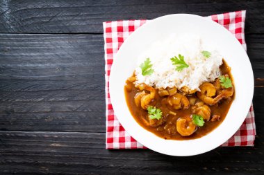 Pirinç Köri soslu karides