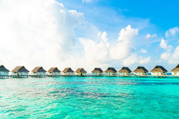 Tropische Malediven Resort Hotel und Insel mit Strand und Meer für — Stockfoto