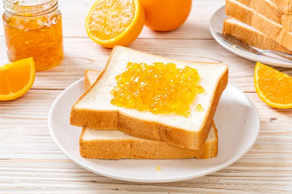 Φέτες ψωμί με μαρμελάδα πορτοκάλι — Φωτογραφία Αρχείου