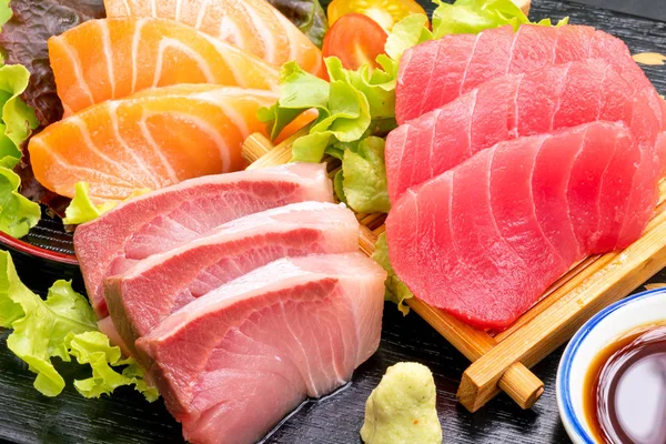 Taze somon, Tuna ve Hamaji RAW sashimi 