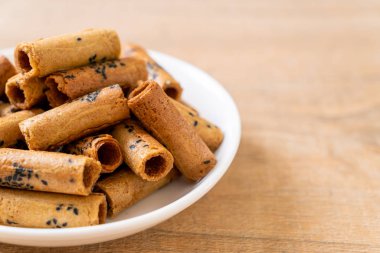 Taylandlı çıtır Hindistan cevizi rulo